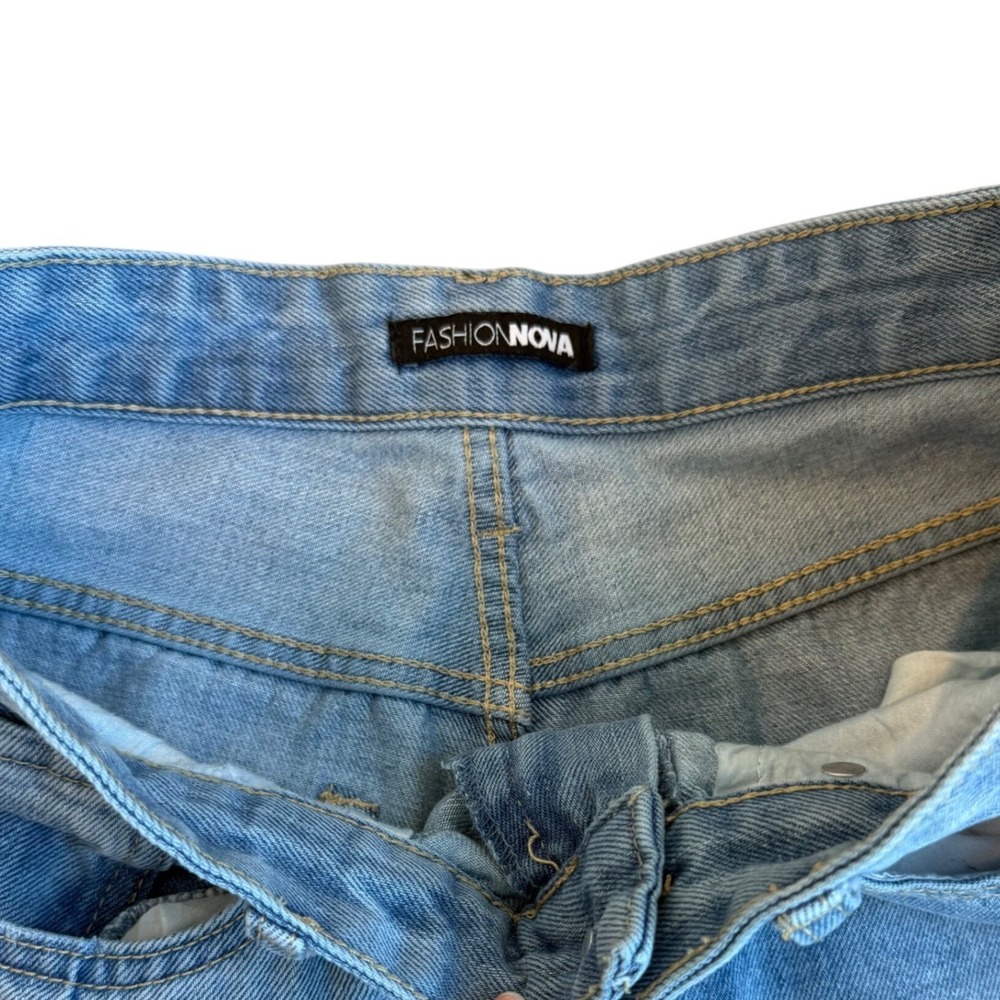 Fashion Nova Light Wash Distressed Hem Wide Leg Jeans Women Size 9 - Picture 4 of 11